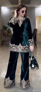 Beautiful Velvet dress with potli 🤩