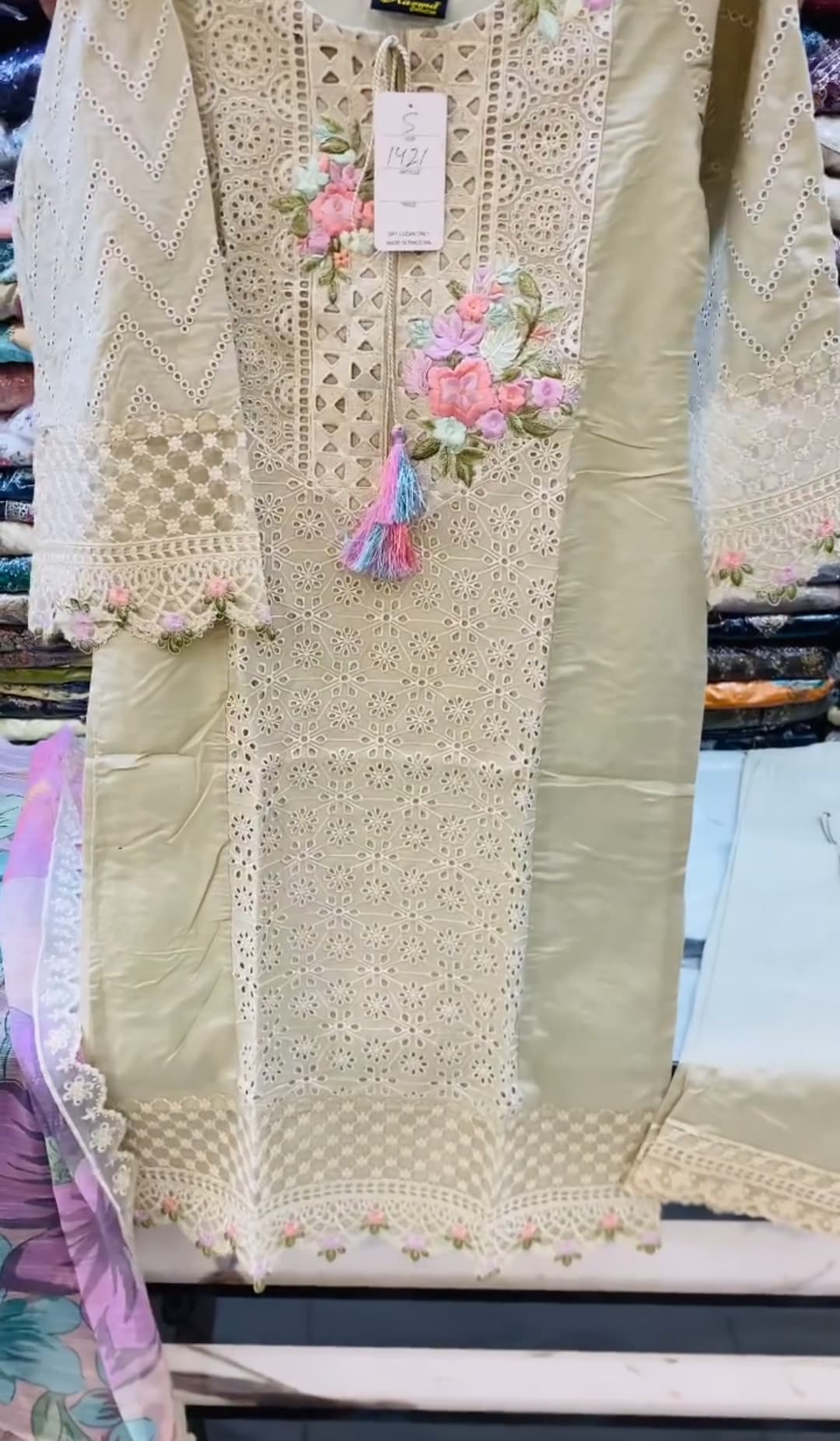 Women Embroidery 3pcs Suit For Eid 🥰