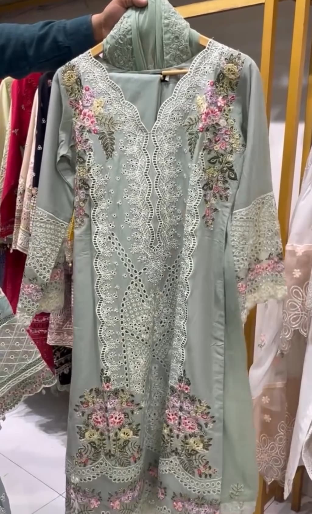 Eid Collection Embroidery 3pcs Suit😍