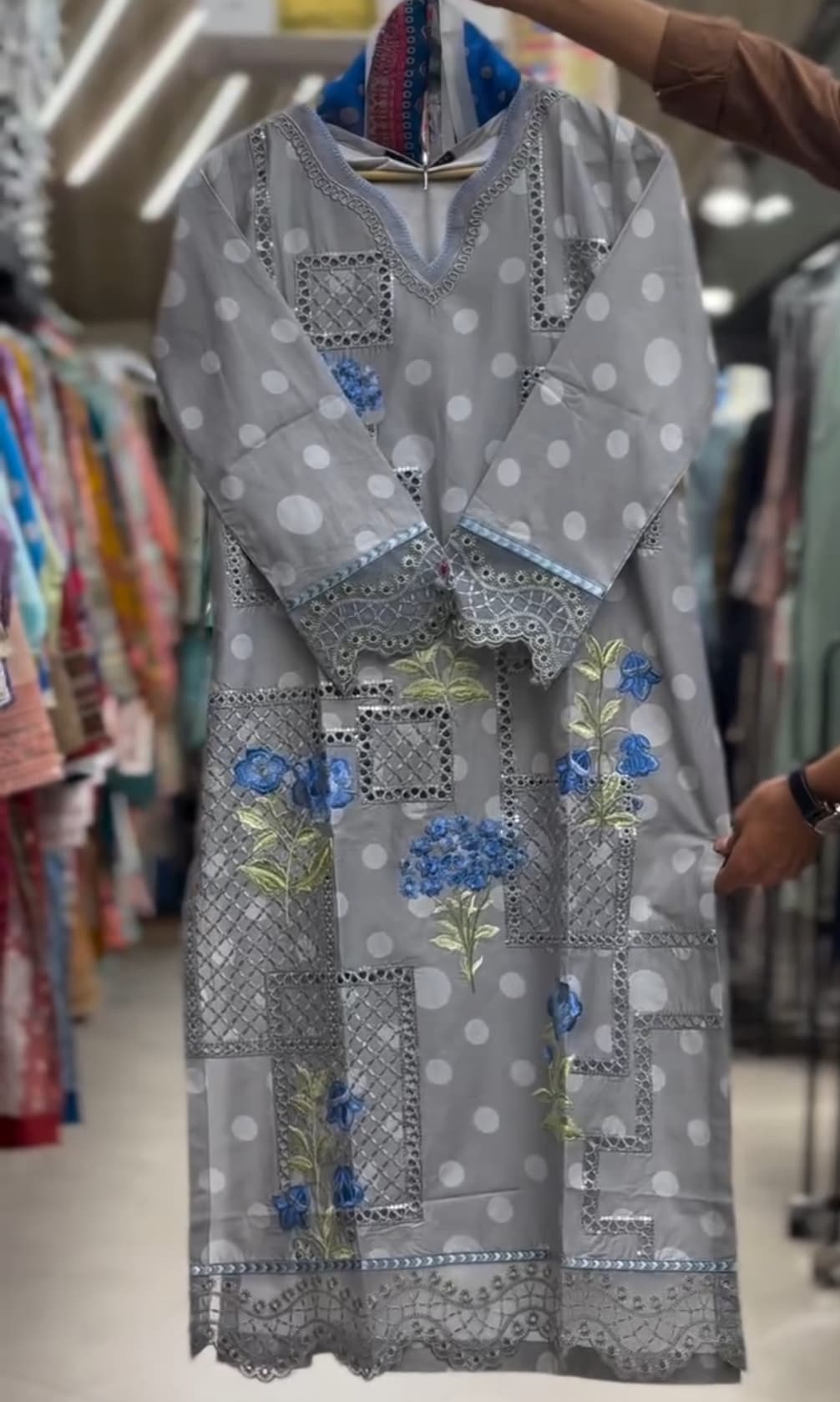 Elegant Women’s 3-Piece Embroidery Suit 🌸