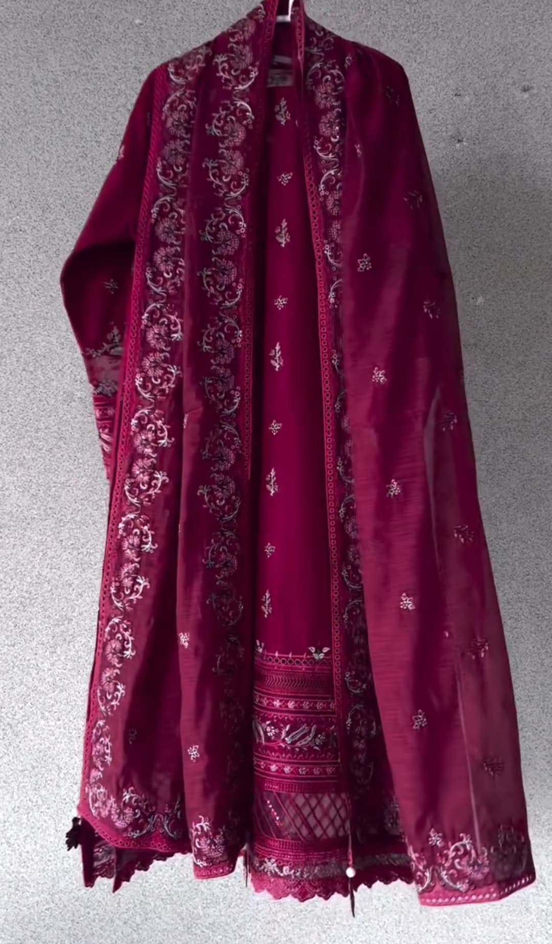 Luxury Embroidery 3pcs Suit For Women 😍
