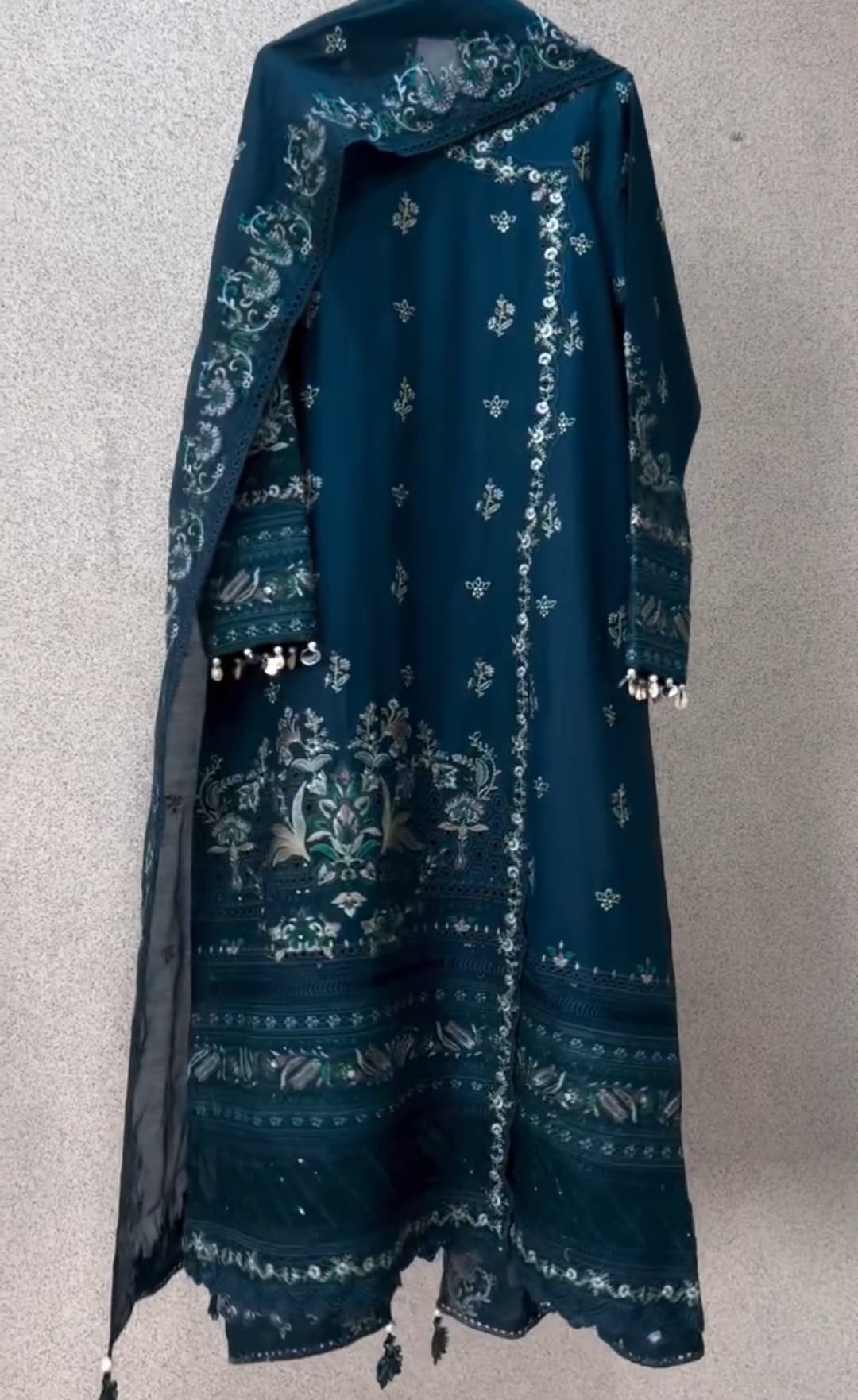 Luxury Embroidery 3pcs Suit For Women 😍