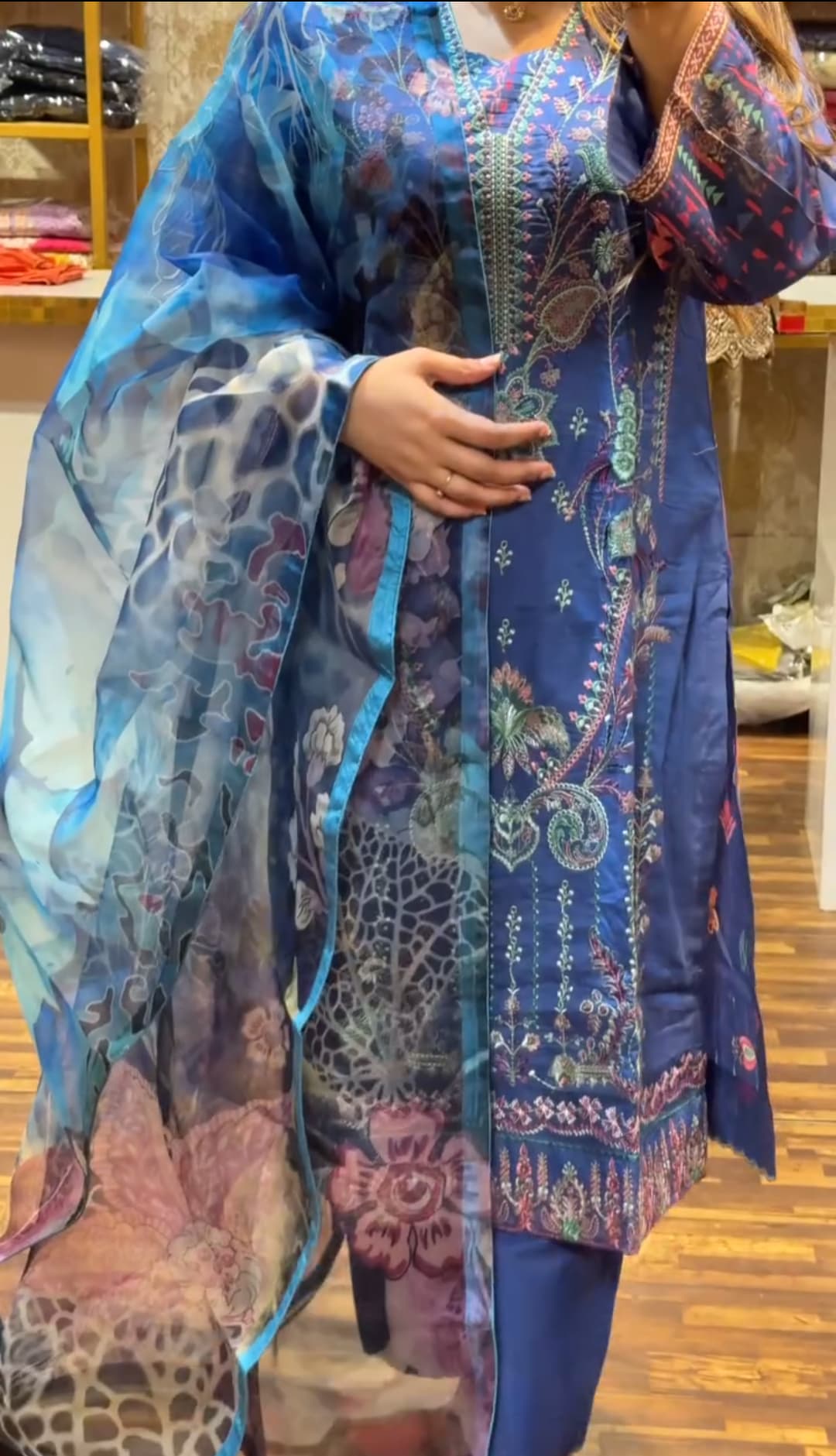 🌸 Elegant Embroidered Ready-To-Wear Suit for Women 🌸