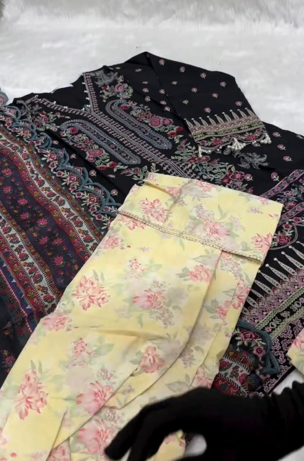 Buy 3PCS Embroidery Suit &amp; Get 2PCS Suit Absolutely FREE!