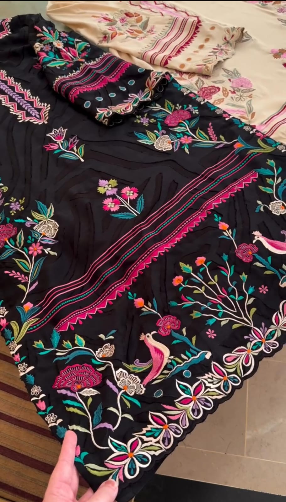 Winter Collection 3-Piece Embroidered Suit💖