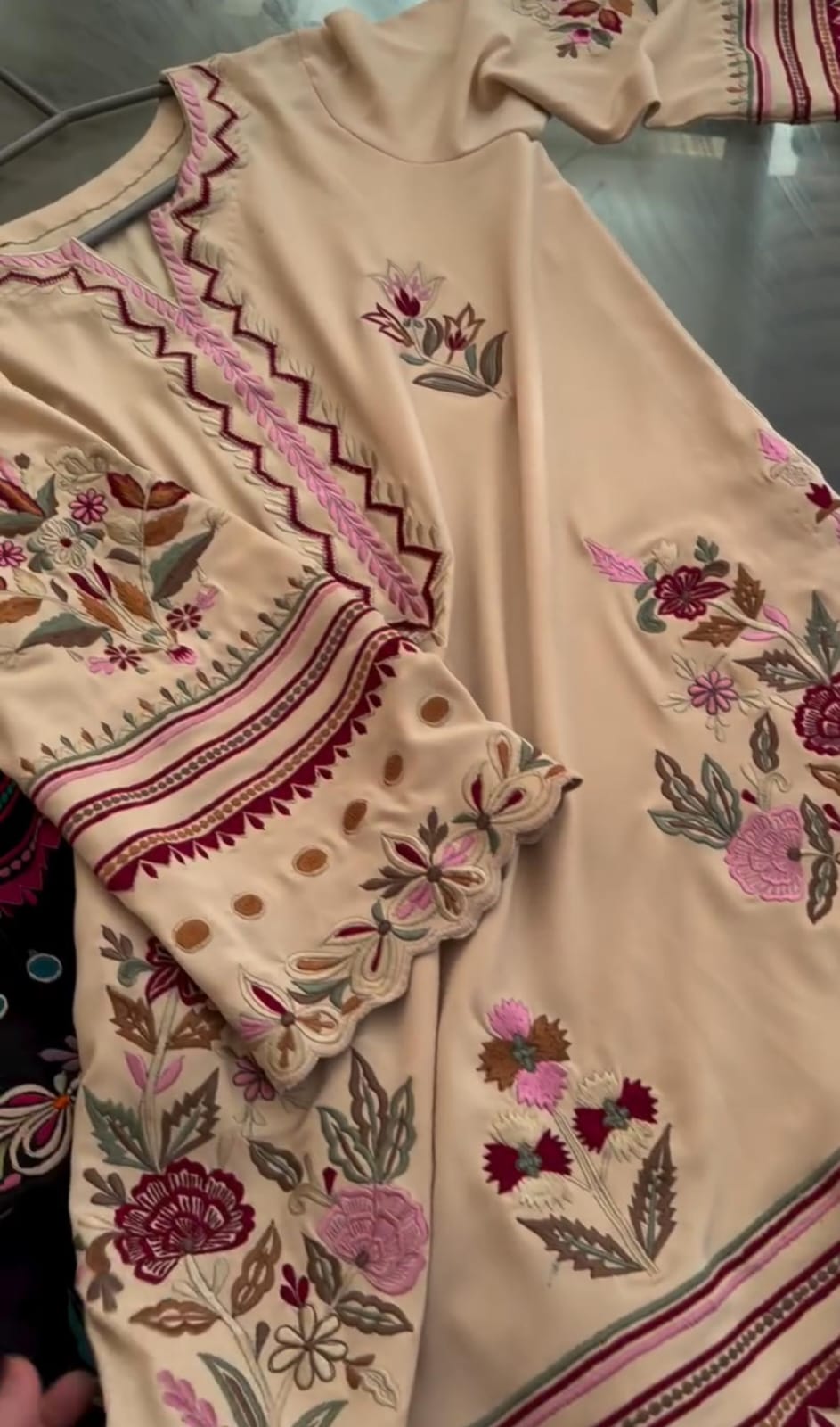 Winter Collection 3-Piece Embroidered Suit💖